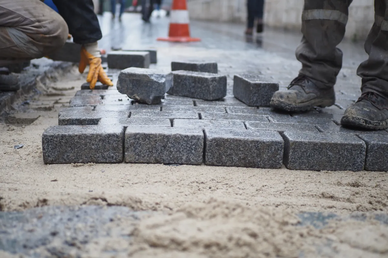 Worker laying masonry bricks in New Jersey