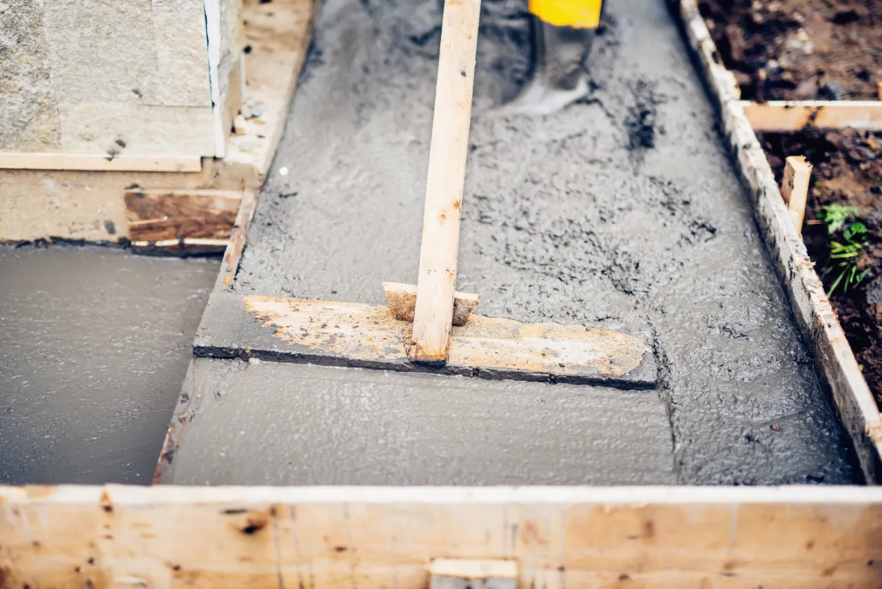 Mason leveling concrete block in New Jersey